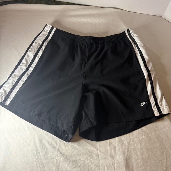 Nike Black And White Mens Shorts L RN#56323 - Picture 1 of 9